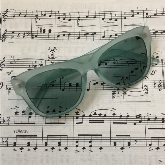 Pale green glasses w. green tint - Picture 3 of 6